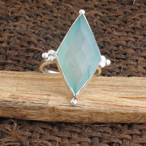 แหวนเงินแท้ 925 ประดับพลอยอะควาแคลซิโดนีสีฟ้าอ่อน แบบฝังขอบ แหวนขายส่งจากผู้ผลิตเครื่องประดับอินเดีย - Product Image 2