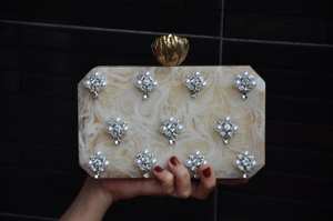 TCE นำเสนอกระเป๋าคลัทช์งานฝีมือสุดหรูประดับเรซิ่น ไม้ และหินอ่อน สำหรับผู้หญิง ใช้ในงานปาร์ตี้ งานแต่งงาน งานกลางคืน หรือเป็นเครื่องประดับแฟชั่น - Product Image 3