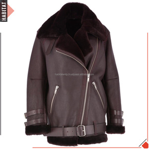 เสื้อแจ็คเก็ตผู้หญิงหนังสีน้ําตาลช็อคโกแลตพร้อมเข็มขัดเอวขนสุนัขจิ้งจอก - Product Image 1