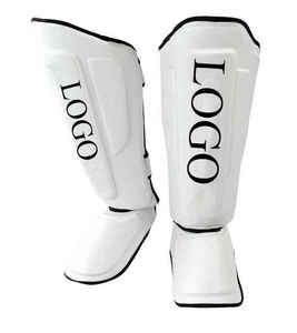 Protège-tibias en matériau composite blanc avec fermeture auto-agrippante pour la protection sportive des adultes, design léger - Product Image 3