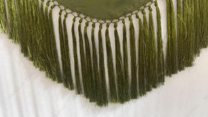 Chal Triangular Verde Oliva para Mujer con Bordado Floral y Flecos Largos, Elegante para Eventos Nocturnos y Bodas - Product Image 3