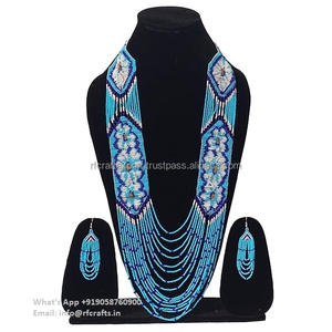 Conjunto de joyas de cuentas de vidrio en capas tribales del sudoeste tradicional con pendientes a juego - Product Image 6