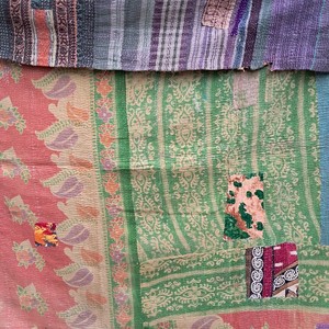 Al por mayor, colcha Kantha de patchwork hecha a mano, tela de sari verde melocotón, bohemia, reversible, de algodón y lino, decoración del hogar, India - Product Image 4