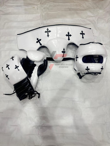 Conjunto de Boxeo Elegante con Cruz Cristiana de Calidad Premium para Venta al por Mayor, que incluye Guantes de Boxeo de Cuero de Piel de Vaca, Protector de Cabeza y Protector Inguinal - Product Image 2