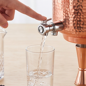 Fontaine à eau artisanale en cuivre avec design martelé et couvercle, style vintage, en métal, idéale pour une présentation élégante sur table - Product Image 2