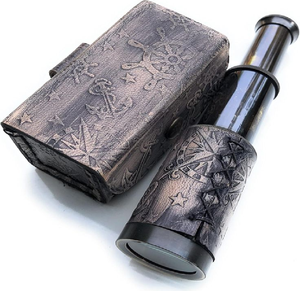Telescopio de bolsillo compacto de latón con un rico acabado en cuero granate. Estilo vintage. Disponible a precios de mayorista. - Product Image 3