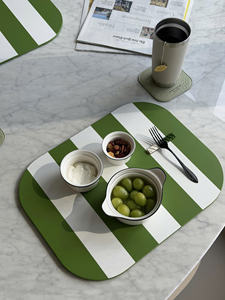 Salvamanteles redondo moderno de MDF lacado con rayas, diseñado para espacios de comedor contemporáneos, colecciones de vajilla de marca privada. - Product Image 2