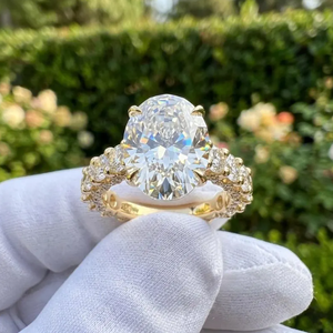 Elegante Anillo de Diamante Cultivado en Laboratorio de 4CT, Corte Ovalado, E VVS2 VS1, Chapado en Oro de 18K para Mujer, Certificado IGI, Diseño de Halo Oculto con Pavé - Product Image 3