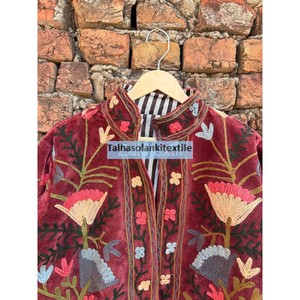 Chaqueta de Terciopelo con Bordado Floral para Mujer, Cuello Mandarín, Manga Larga, Elegante Abrigo Otoñal con Diseño de Bordado a Mano - Product Image 4
