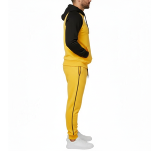 Survêtement d'hiver personnalisé à capuche jaune et noir pour homme |   Design de manches raglan contrastées |   Ensemble de jogging respirant et à séchage rapide en deux pièces - Product Image 3