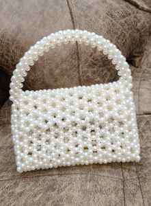 Pochette brodée de grosses perles noires et blanches, faite à la main, motif floral artisanal, sacs pour femmes> sacs à main - Product Image 2