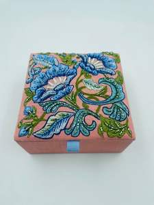 Magnifique boîte de rangement pour bijoux en coton, brodée à la main et perlée, couleur personnalisable, cadeau promotionnel, usage quotidien, forme sur mesure - Product Image 2