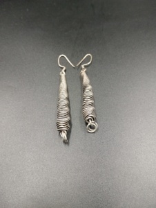 Boucles d'oreilles pendantes vintage tibétaines en alliage plaqué or avec nœud papillon, serti clos, bijoux de mode unisexe, imitation perle, bijoux de mariage - Product Image 1