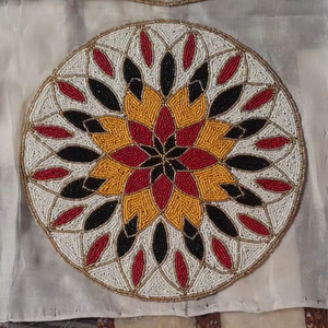 แผ่นรองจานรูปวงรีทำมือประดับลูกปัด ทอด้วยเทคนิคการปักลายแจ็คการ์ด กันลื่น ซักได้ เป็นมิตรกับสิ่งแวดล้อม ลายพืช - Product Image 3