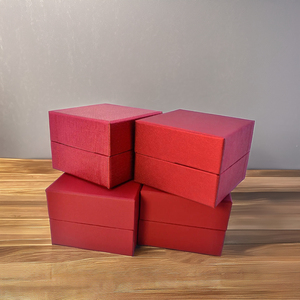 กล่องของขวัญกระดาษแข็งสีแดงลายนูนโลโก้ที่กำหนดเองวัสดุรีไซเคิลโลโก้ที่กำหนดเองสีแดงหรูหราจากผู้ผลิตโดยตรง - Product Image 4