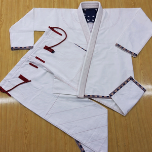 Kimono de Jiu-Jitsu brésilien premium, logo personnalisé, coton doux, tissage perlé léger, ensemble d'uniformes d'entraînement résistant. - Product Image 1