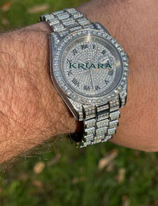 Reloj de Lujo Mossinate de Acero Inoxidable Plateado con Diamantes Reales y Características Resistentes al Agua para Estilos de Vida Modernos - Product Image 5