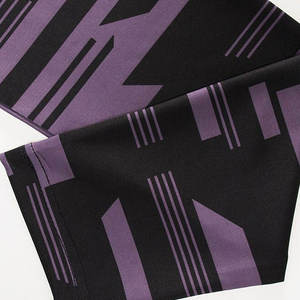 Camiseta de Compresión de Manga Larga con Protección Solar UPF 50, Costuras Selladas y Estampado Completo, Fabricada con Nailon Reciclado para Entrenamiento de Wakeboard - Product Image 3