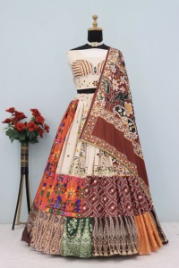 Lehenga Choli imprimé multicolore de créateur avec dupatta pour femmes |   Vêtements ethniques traditionnels |   Navratri Garba Chaniya Choli - Product Image 4