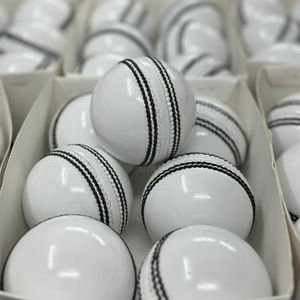 ลูกคริกเก็ตคุณภาพพรีเมียม 4 ลูก น้ำหนัก 156 กรัม สำหรับการทดสอบการแข่งขัน เย็บมือ หนังแท้ แกนคอร์กสีขาว - Product Image 2