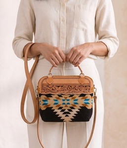 Bolso de hombro estilo vaquero con estampado floral en relieve y ribete tejido para uso diario - Product Image 4