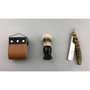 Kit de rasage de luxe avec rasoir de sécurité à double lame, support en bois et brosse à raser en cuir – Design élégant et très demandé - Product Image 2