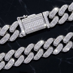 Collier Hip Hop Iced Out, chaîne cubaine de 18 mm de large, bijoux pour hommes, disponible à la vente - Product Image 6