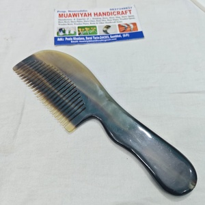 Peigne à cheveux en corne de bœuf naturelle avec manche, antistatique, fait main, lisse et démêlant, pour les soins capillaires quotidiens, au meilleur prix - Product Image 1