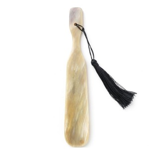 Cuerno de Búfalo Natural de ILAHI, Ecológico, Hecho a Mano, Pulido, Diseño Rectangular de Arte Popular, Calzador para Hombres, Mujeres y Niñas, Talla Personalizada - Product Image 1