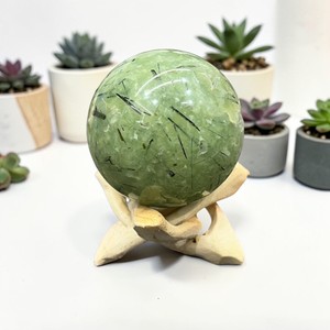 Esferas de cristal de prehnita de alta calidad al por mayor, bolas de piedras preciosas de cuarzo verde natural para meditación y decoración del hogar - Product Image 1