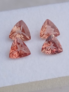 Haram Gems Art - Piedra Preciosa Suelta de Sunstone Natural Color Durazno, Corte Trillón, 6-5.60mm, 0.60 Cts, con Juego de Color/Fuego, para Fabricación de Joyas - Product Image 4