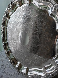 Assiette de présentation en acrylique transparent avec bordure métallique, décoration de table moderne pour réception de mariage - Product Image 3