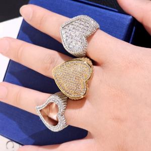 Anillo de Diamantes Moissanite VVS en Plata de Ley 925 con Baño de Rodio en Forma de Corazón Personalizado, para Uso Unisex - Product Image 3
