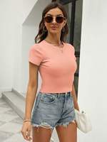 Kadınlar İçin Kırpılmış Tişört Şeftali Rengi Kısa Kollu Normal Kalıp Jersey Kumaş Çevre Dostu Günlük Moda Üst