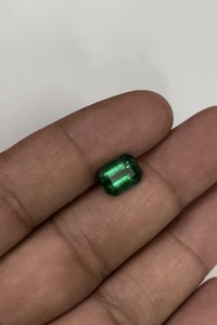 Émeraude naturelle de 3,5 carats, taille émeraude, provenant de Zambie, couleur vert vif, grande clarté, certifiée IGI, qualité supérieure, Sadiya International - Product Image 6