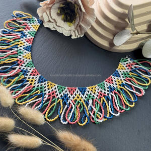 Collier artisanal haut de gamme avec broderie perlée parfait pour les femmes qui apprécient les bijoux élégants et artistiques - Product Image 4