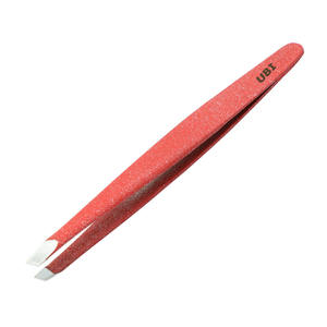 Pince à épiler pour sourcils UBI Red Squared Tip, en acier inoxydable, outil de précision durable pour l'épilation du visage - Product Image 2