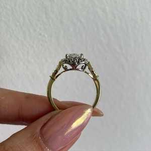 Bague de fiançailles en or 14k 18k avec diamant de laboratoire taille coussin de 2,50 carats, style vintage, halo et griffes, pour mariages et alliances, vente en gros fabricant - Product Image 4