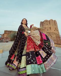 Lehenga Choli de Seda de Diseño para Mujer, Lehenga Étnica Tradicional Estampada con Dupatta |   Ropa Festiva y para Bodas - Product Image 1