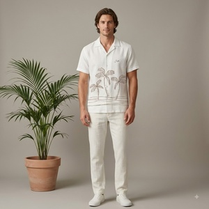 Chemise décontractée pour homme en coton blanc à manches courtes avec broderie florale à la main, col marin, tenue d'été, belle chemise - Product Image 1
