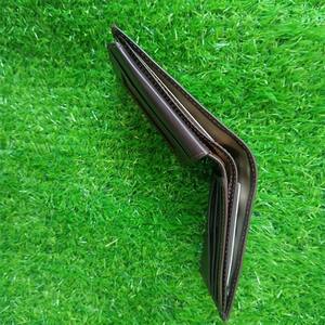 Cartera de Cuero Marrón Premium, Diseño a Cuadros Elegante, Cartera Bifold para Hombre, Múltiples Ranuras para Tarjetas con Ventana para Identificación, Opción Clásica y Duradera - Product Image 6