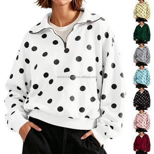 Pull molletonné oversize personnalisé pour femme avec col zippé, imprimé pois, épaules tombantes et poche – Collection Hiver - Product Image 4