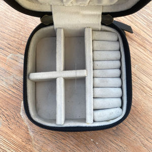 Nueva caja de joyería de viaje pequeña de cuero mecanizada a mano personalizada para mujer, caja de almacenamiento para anillo de joyería de piel de vaca, pendiente, collar - Product Image 6