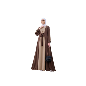 Abaya longue vert olive pour femme avec panneau blanc et détails lacés, coupe ample et modeste, en coton, pour usage quotidien, style Moyen-Orient - Product Image 3