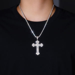 Pendentif croix en alliage plaqué argent avec strass en cristal, bijoux religieux pour homme - Product Image 1