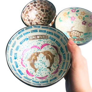 Bol en noix de coco rustique bohème - Incrustation de nacre éclatante - Style tropical fait main - Product Image 1