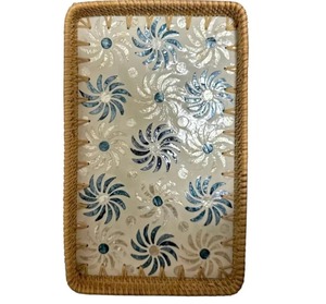 Ensemble de plateaux à collation en rotin naturel artisanal avec incrustation de nacre, plateau de service de luxe haut de gamme et décoration festive pour la maison - Product Image 1