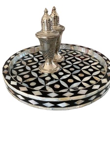 Plateau en bois incrusté de vadrouille au design unique de qualité supérieure Vaisselle décorative artisanale pour le salon, la salle à manger et les espaces d'accueil - Product Image 4