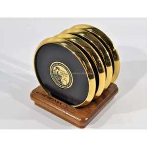 Ensemble de 4 sous-verres classiques élégants en bois de noyer Finition naturelle pour accessoire de vaisselle pour thé et tasse - Product Image 3