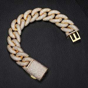 Pulsera de Eslabones Cubanos con Diamantes Auténticos en Oro, con un Aspecto Audaz y Lujoso, Disponible a Precio de Exportación - Product Image 1